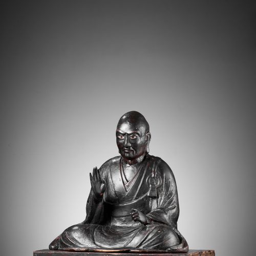 A LACQUERED WOOD FIGURE OF A SEATED BUDDHIST MONK FIGURA IN LEGNO LACCATO DI MON&hellip;