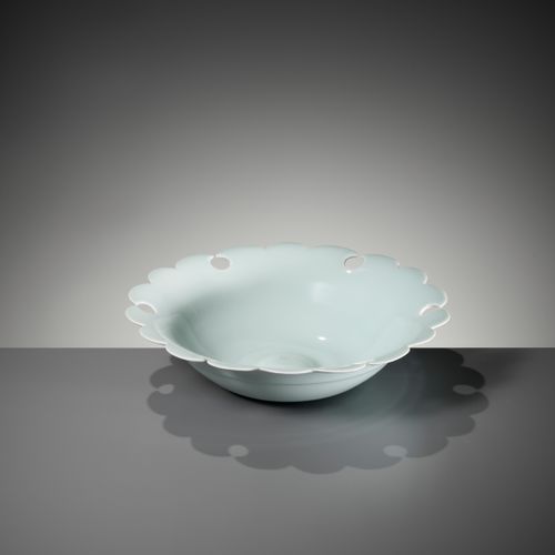 YAGI AKIRA: A LARGE SEIHAKUJI-GLAZED BOWL YAGI AKIRA: UN GRAN COPA CON ESMALTE D&hellip;