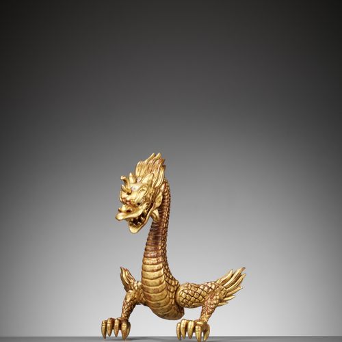 A RARE GOLD-LACQUERED WOOD MAEDATE IN THE FORM OF A DRAGON RARE MAEDAT EN BOIS L&hellip;