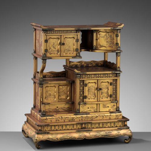 A SUPERB AND RARE SMALL GOLD LACQUER SHODANA (DISPLAY CABINET) WITH STAND SUPERB&hellip;
