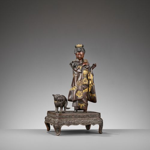 MIYAO: A RARE GOLD-INLAID BRONZE OKIMONO OF A LADY WITH CATS MIYAO:罕见的金漆铜质带猫的女士O&hellip;