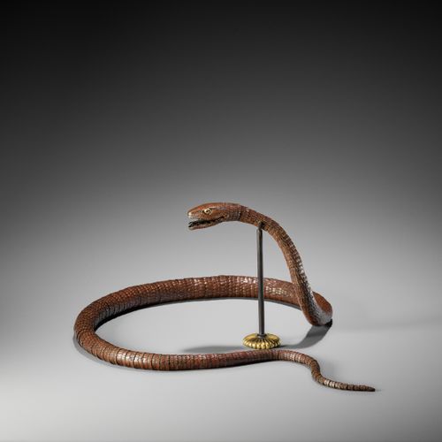 A RARE AND IMPRESSIVE PATINATED BRONZE ARTICULATED MODEL OF A SNAKE 一件罕见的、令人印象深刻&hellip;