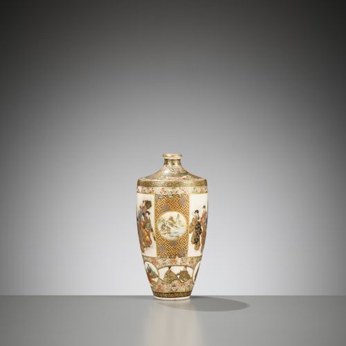 A FINE SATSUMA CERAMIC VASE 精美的SATSUMA陶瓷花瓶
日本，明治时期（1868-1912）

有肩的花瓶从凹陷的食物上升到小腰的&hellip;