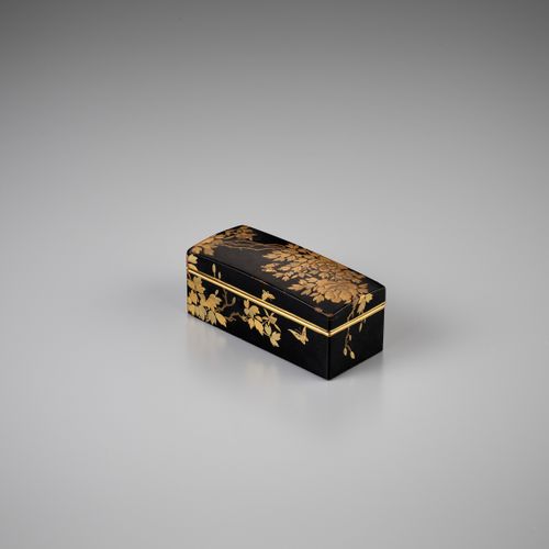 A LACQUER BOX AND COVER WITH PEONIES AND BUTTERFLIES A LACQUER BOX AND COVER WIT&hellip;