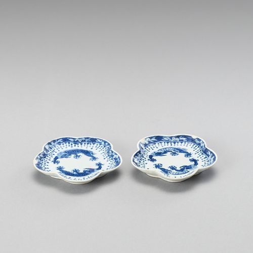 † A SMALL PAIR OF LOBED BLUE AND WHITE PORCELAIN DISHES † A SMALL PAIR OF LOBED &hellip;