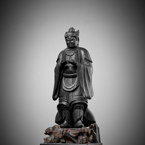 A LARGE AND RARE WOOD STATUE OF A GUARDIAN 大型稀有的守护者木雕
日本，14-16世纪，室町时代（1336-1573）&hellip;