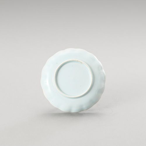 † A SMALL BLUE AND WHITE LOBED PORCELAIN DISH 
Japan, Meiji-Periode (1868-1912)
&hellip;
