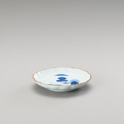 † A SMALL BLUE AND WHITE LOBED PORCELAIN DISH † A SMALL BLUE AND WHITE LOBED POR&hellip;