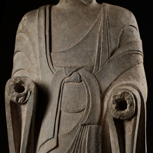 A LARGE AND HIGHLY IMPORTANT WHITE MARBLE TORSO OF BUDDHA, NOTHERN QI DYNASTY 一件&hellip;