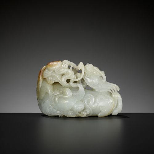 A CELADON AND RUSSET JADE 'QILIN AND CRANES' GROUP, 18TH CENTURY 瓷器和俄罗斯玉器的 "麒麟盘龙&hellip;