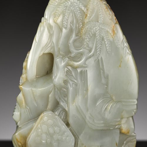 A CELADON AND RUSSET JADE 'DEER AND CRANE' BOULDER, 18TH CENTURY 瓷器和俄罗斯玉石 "鹿和铁轮 &hellip;