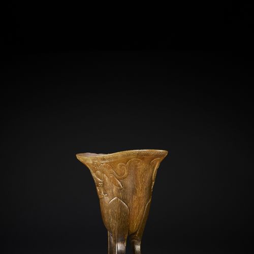 A RHINOCEROS HORN ARCHAISTIC LIBATION CUP, JUE, EARLY QING DYNASTY COPA DE LIBER&hellip;
