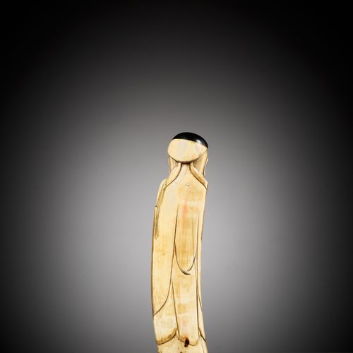 AN IVORY FIGURE OF SHOULAO, MING DYNASTY 一件明代的象牙雕像
中国，16-17世纪。这尊站立的仙人由弯曲的象牙雕刻而成，&hellip;