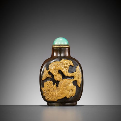 A RARE CAMEO JASPER SNUFF BOTTLE, OFFICIAL SCHOOL, QING DYNASTY A RARE CAMEO JAS&hellip;