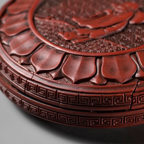 A CINNABAR LACQUER 'LUOHAN' BOX AND COVER, YUAN TO EARLY MING DYNASTY CAJA DE LA&hellip;