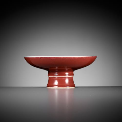 A COPPER-RED GLAZED TAZZA, YONGZHENG MARK AND PERIOD EINE KUPFERROTE GLASIERTE T&hellip;