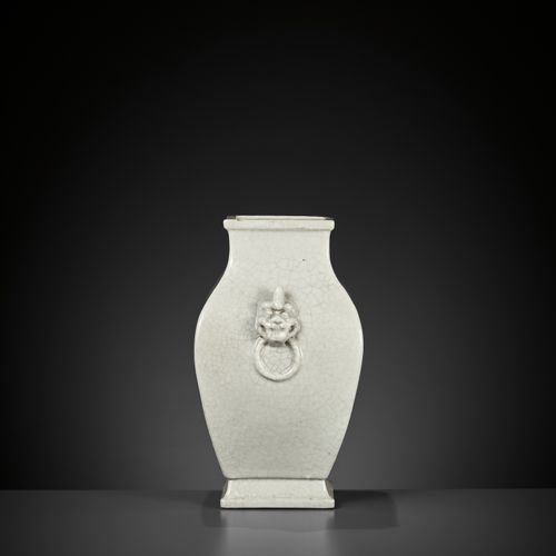 A GUAN-TYPE VASE, FANG HU, YONGZHENG MARK AND PERIOD 一个关公式花瓶，方湖，永正标记和时期
中国，1723-&hellip;