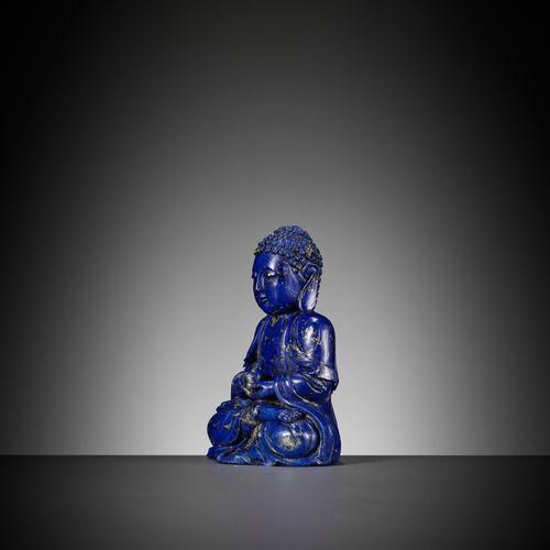 A LAPIS LAZULI FIGURE OF BUDDHA, QING DYNASTY LAPIS LAZULI佛像，清朝
中国，18世纪中期至19世纪。雕&hellip;