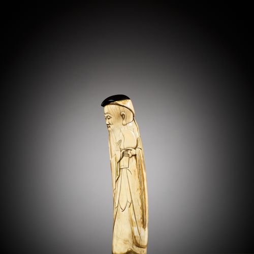 AN IVORY FIGURE OF SHOULAO, MING DYNASTY 一件明代的象牙雕像
中国，16-17世纪。这尊站立的仙人由弯曲的象牙雕刻而成，&hellip;