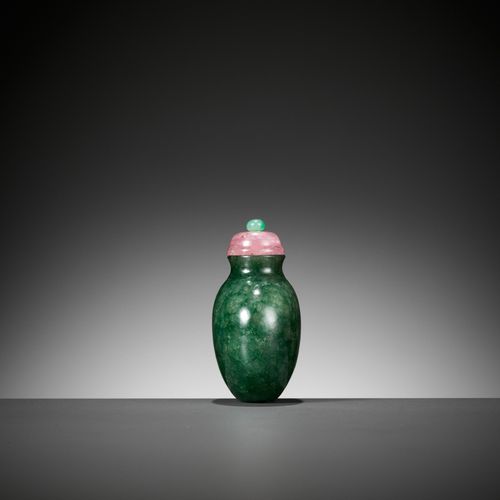 A VERY FINE AND RARE MOTTLED EMERALD-GREEN JADEITE SNUFF BOTTLE, 1780-1880 A VER&hellip;