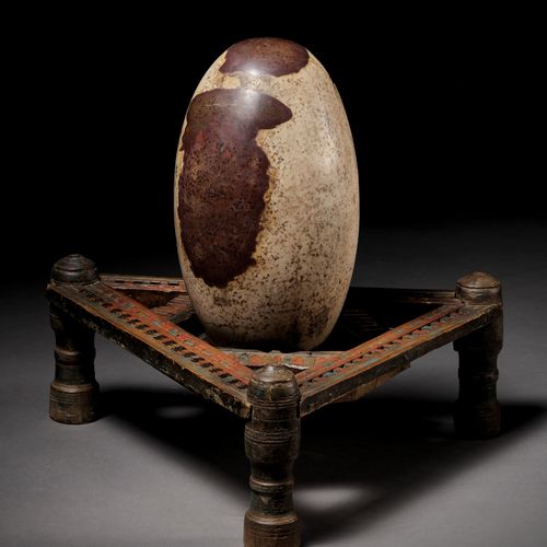 A LARGE AND MASSIVE 'COSMIC EGG', BRAHMANDA, INDIA, 19TH CENTURY UNE GRANDE ET M&hellip;