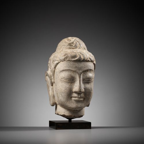 AN EXCEPTIONAL LIMESTONE HEAD OF BUDDHA, NORTHERN QI DYNASTY EXCEPCIONAL CABEZA &hellip;