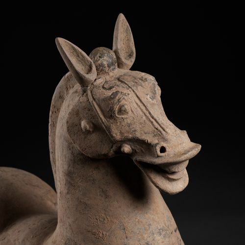 A MONUMENTAL SICHUAN POTTERY FIGURE OF A HORSE, HAN DYNASTY FIGURE MONUMENTALE D&hellip;