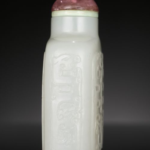 A WHITE JADE 'KUILONG' SNUFF BOTTLE, PROBABLY IMPERIAL, 1750-1820 A WHITE JADE '&hellip;
