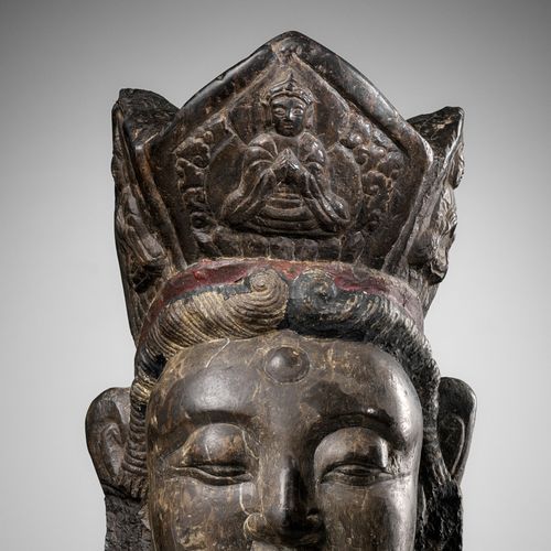 A MAGNIFICENT LIMESTONE HEAD OF GUANYIN, YUAN TO MING DYNASTY MAGNIFICA TESTA DI&hellip;