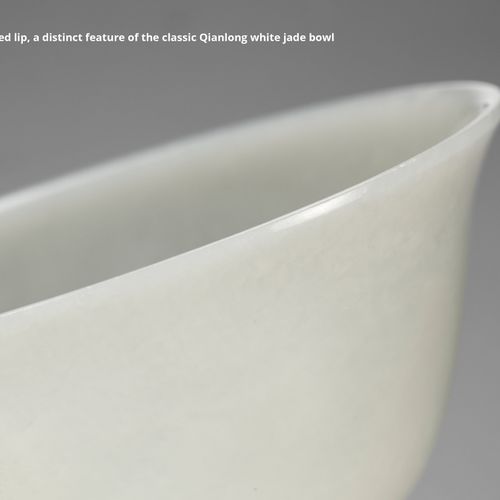 A WHITE JADE BOWL, QIANLONG PERIOD 白玉碗，乾隆时期
意见。 近年来，也许没有其他中国艺术品比乾隆白玉碗更经常被复制，因为其简&hellip;