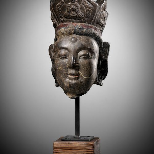A MAGNIFICENT LIMESTONE HEAD OF GUANYIN, YUAN TO MING DYNASTY MAGNÍFICA CABEZA D&hellip;