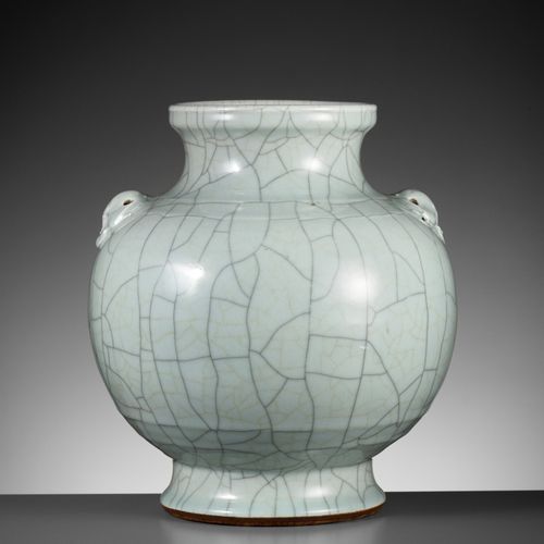 A GE-TYPE VASE, HU, QIANLONG MARK AND PROBABLY OF THE PERIOD VASE DE TYPE GE, HU&hellip;