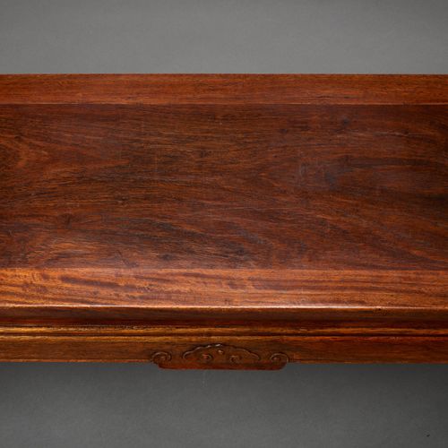 A RARE RECTANGULAR HUANGHUALI KANG TABLE, 18TH CENTURY RARE TABLE RECTANGULAIRE &hellip;