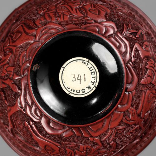 A RARE RED LACQUER 'MONGOL HUNT' BOWL, ATTRIBUTED TO ZHOU ZHU 罕见的红釉 "蒙古狩猎 "碗，据说是&hellip;