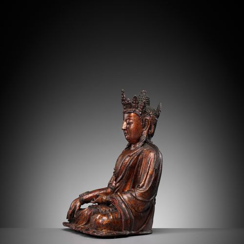 A LARGE GILT-LACQUERED BRONZE FIGURE OF AMITAYUS, MING DYNASTY GRANDE FIGURE D'A&hellip;