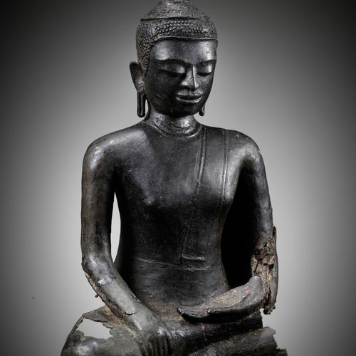 AN EARLY BRONZE FRAGMENT OF BUDDHA, PYU KINGDOM UN FRAGMENT EN BRONZE ANCIEN DE &hellip;