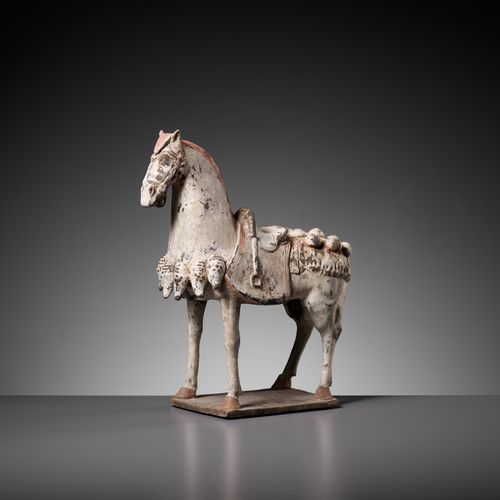 A PAINTED POTTERY FIGURE OF A CAPARISONED HORSE, EASTERN WEI DYNASTY 东魏时代的彩绘马，
中&hellip;