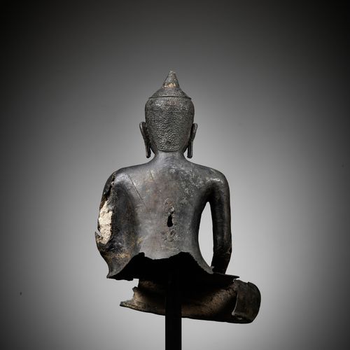 AN EARLY BRONZE FRAGMENT OF BUDDHA, PYU KINGDOM FRÜHES BRONZE-FRAGMENT DES BUDDH&hellip;