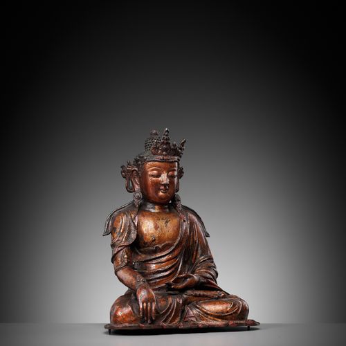 A LARGE GILT-LACQUERED BRONZE FIGURE OF AMITAYUS, MING DYNASTY GRANDE FIGURE D'A&hellip;