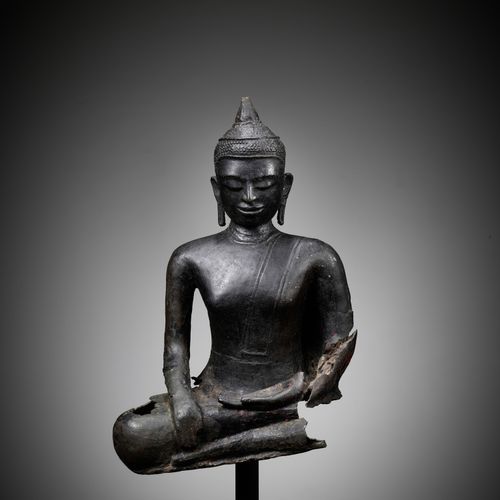 AN EARLY BRONZE FRAGMENT OF BUDDHA, PYU KINGDOM UN FRAGMENT EN BRONZE ANCIEN DE &hellip;