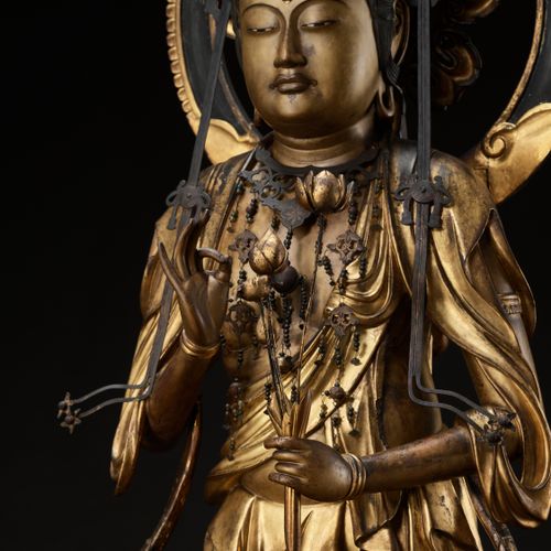 AN EXCEPTIONAL AND MONUMENTAL GILT WOOD FIGURE OF SEISHI BOSATSU EXCEPTIONNELLE &hellip;