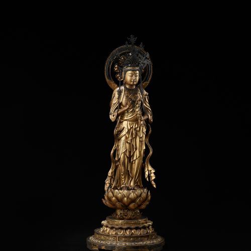 AN EXCEPTIONAL AND MONUMENTAL GILT WOOD FIGURE OF SEISHI BOSATSU 杰出的纪念性镀金木雕西施菩萨像&hellip;