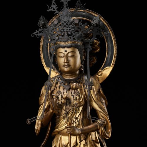 AN EXCEPTIONAL AND MONUMENTAL GILT WOOD FIGURE OF SEISHI BOSATSU EXCEPCIONAL Y M&hellip;