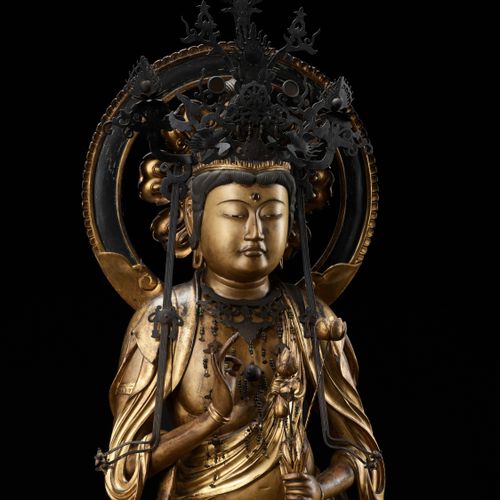 AN EXCEPTIONAL AND MONUMENTAL GILT WOOD FIGURE OF SEISHI BOSATSU EXCEPCIONAL Y M&hellip;