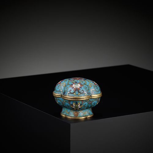 AN EXTREMELY RARE CLOISONNÉ ENAMEL QUADRILOBED BOX AND COVER, QIANLONG FIVE-CHAR&hellip;