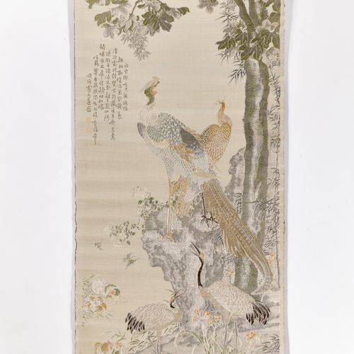 AN EMBROIDERED ‘CRANES WORSHIPPING THE PHOENIX’ SILK PANEL, 19TH CENTURY PANNEAU&hellip;