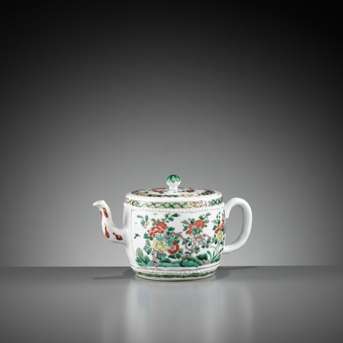 A FAMILLE VERTE BARREL-SHAPED TEAPOT AND COVER, KANGXI PERIOD TEIERA A BOTTE IN &hellip;