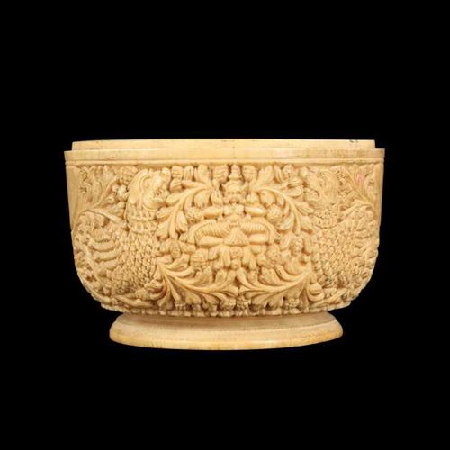 A CARVED IVORY BOWL, SRI LANKA, PROBABLY KANDY, 16TH/ 17TH CENTURY Un bol en ivo&hellip;