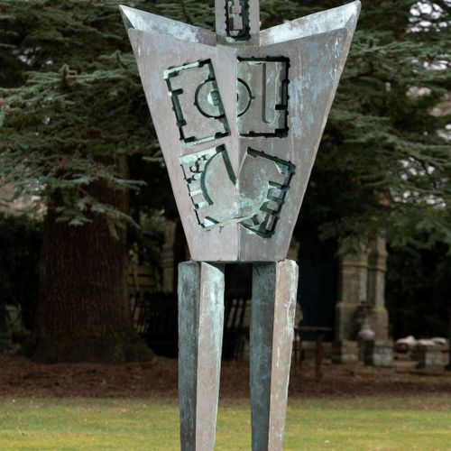 Null 
Modern and Garden Sculpture: Gerald Moore

A monumental standing stylised &hellip;
