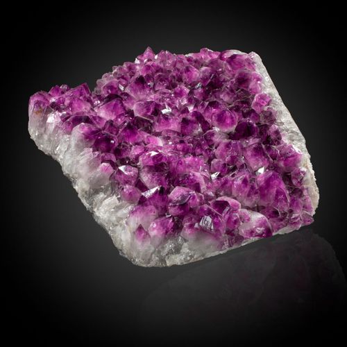 Null Sealed Bid Auction
Minerals: A large amethyst bed

Brazil 

47cm by 52cm

S&hellip;
